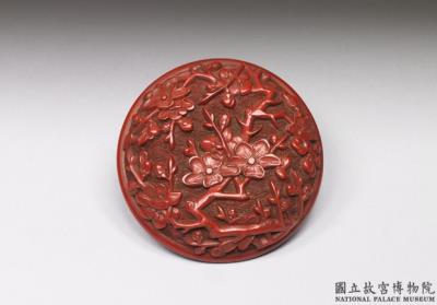 图片[3]-Round box with flowering plum decor/ Carved red lacquerware-China Archive